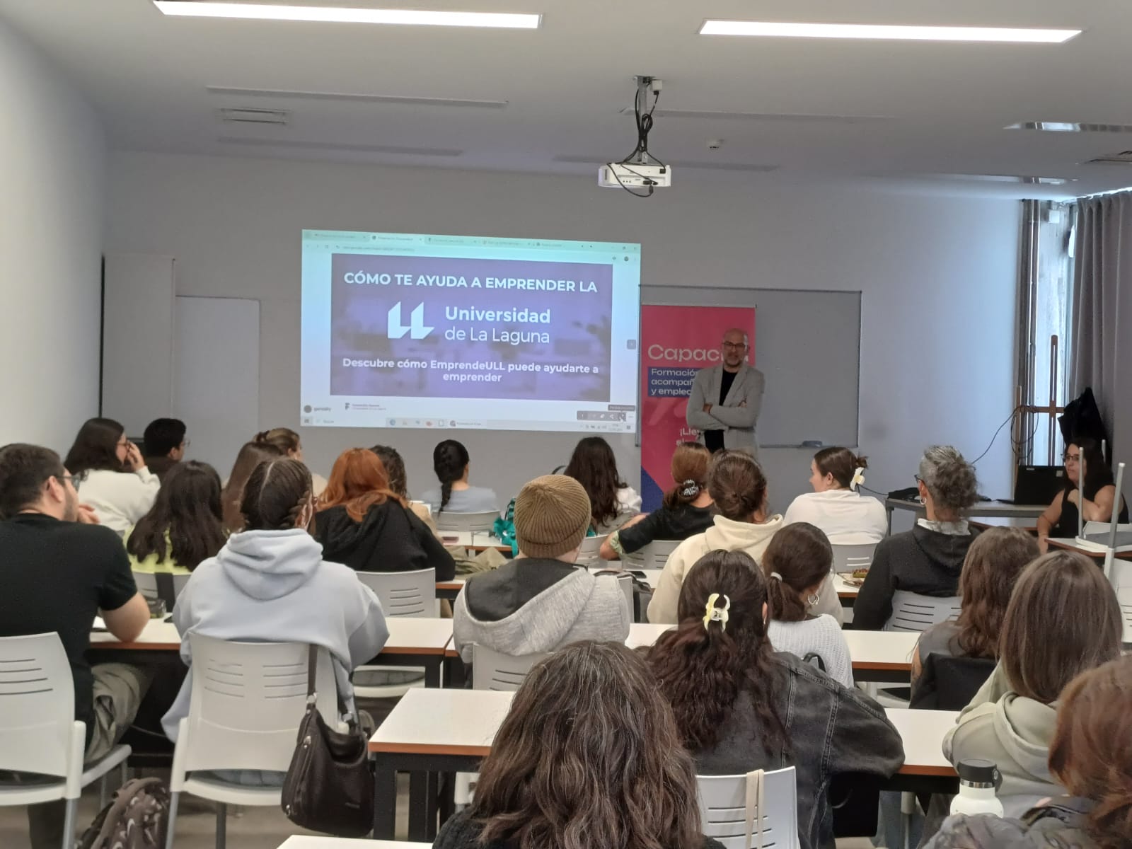 Moisés Barreto dando formación a futuros emprendedores